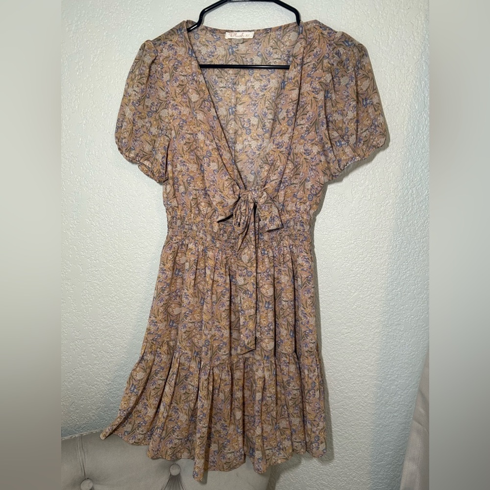 Blush neutral, color women’s dress size M